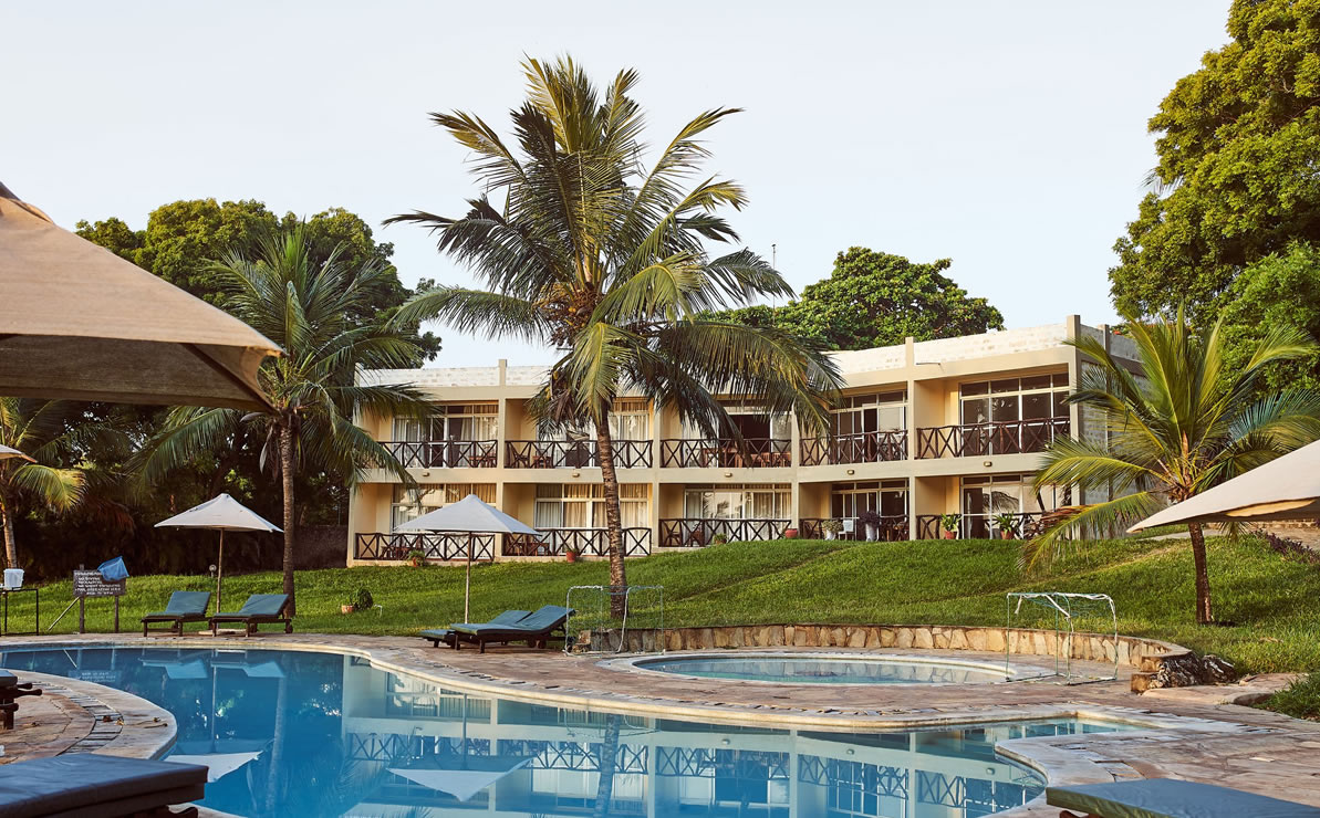 Read more about the article Coral Beach Resort